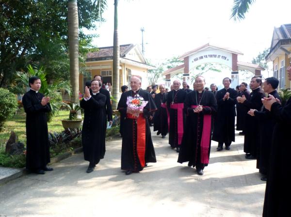 ĐCV Huế Đón Tiếp ĐHY Fernando Filoni, Tồng Trưởng Bộ Loan Báo Tin Mừng Cho Các Dân Tộc