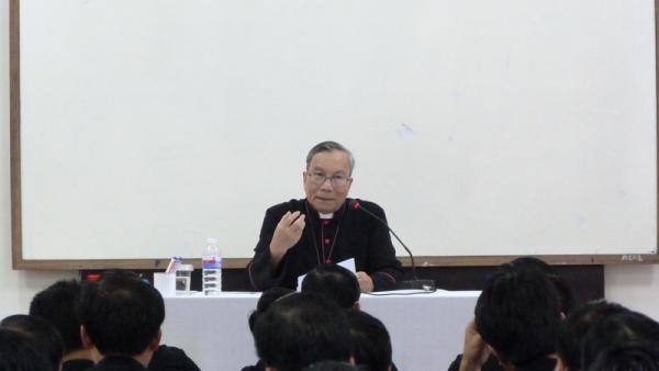 Đức TGM Phanxicô Xaviê Huấn Đức Mùa Chay Cho Các Chủng Sinh ĐCV Huế