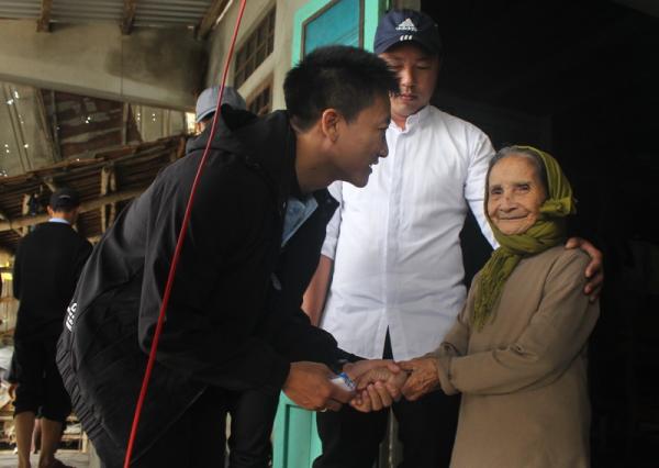 Đại Chủng Viện Huế Trao Món Quà Của Các Ân Nhân Cho Các Gia Đình Chịu Ảnh Hưởng Bão Lũ Tại Địa Bàn Hai Giáo Xứ Kim Đôi Và Đại Lộc