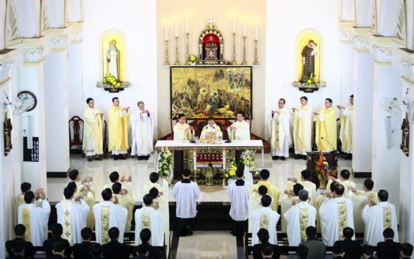 Đại Chủng Viện Huế: Thánh Lễ Tạ Ơn Của Quý Tân Linh Mục Khóa XI