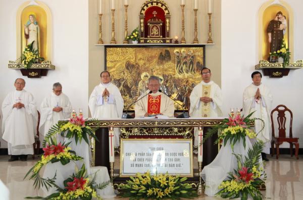 Đại Chủng Viện Huế: Giỗ Tổ Xuân Bích Và Thánh Lễ Đức Mẹ Dâng Mình Vào Đền Thờ