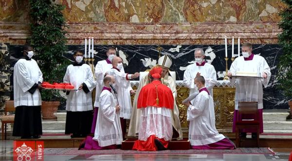 Đức Phanxicô Cảnh Giác Các Tân Hồng Y Về Tinh Thần Thế Gian