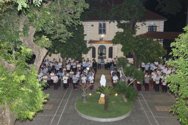 Đại Chủng Viện Huế: Tháng Hoa Tôn Kính Đức Mẹ