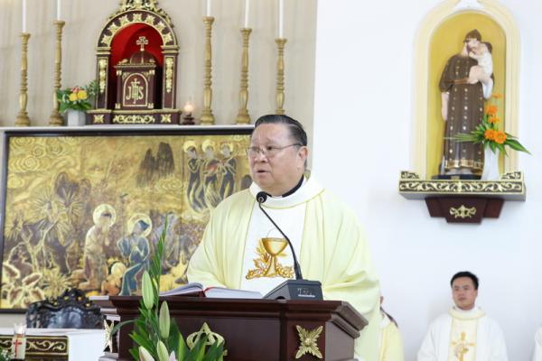 Đại Chủng Viện Huế: Video Cha Matthêu Nguyễn Khắc Hy Giảng Lễ Tạ Ơn Ngân Khánh Linh Mục