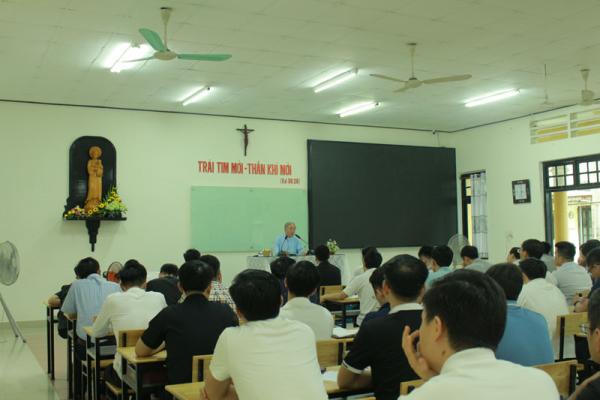 ĐCV Huế: Cha Antôn Nguyễn Huy Điệp Chia Sẻ Kinh Nghiệm Mục Vụ