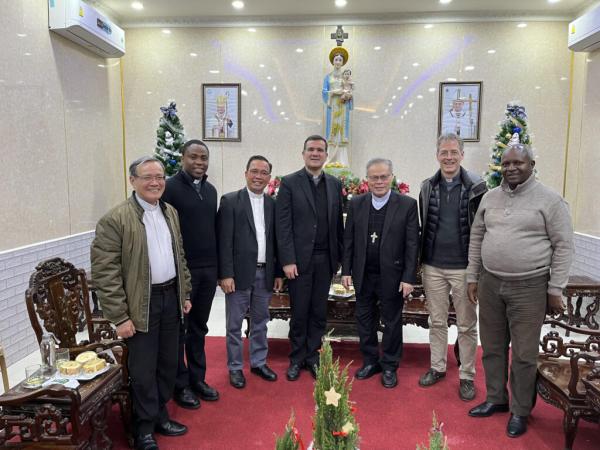 Hình Ảnh Hội Đồng Cố Vấn Xuân Bích Tỉnh Pháp Chào Thăm Đức Tổng Giám Mục Huế