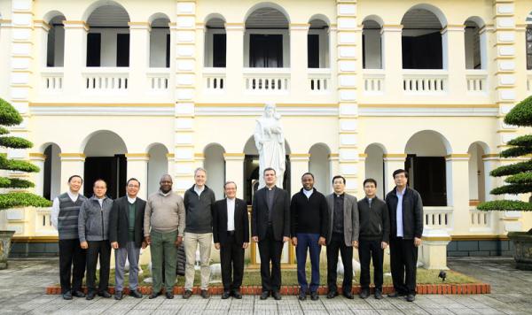 Các Hoạt Động Của Cha Bề Trên Giám Tỉnh Xuân Bích Tỉnh Pháp Trong Chuyến Kinh Lý Tại ĐCV Huế