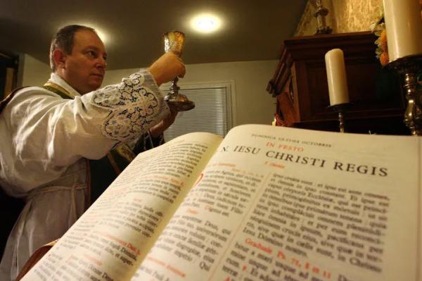 Một Chỉ Dụ Của Đức Thánh Cha Làm Rõ Hai Điểm Của Tự Sắc Traditionis Custodes