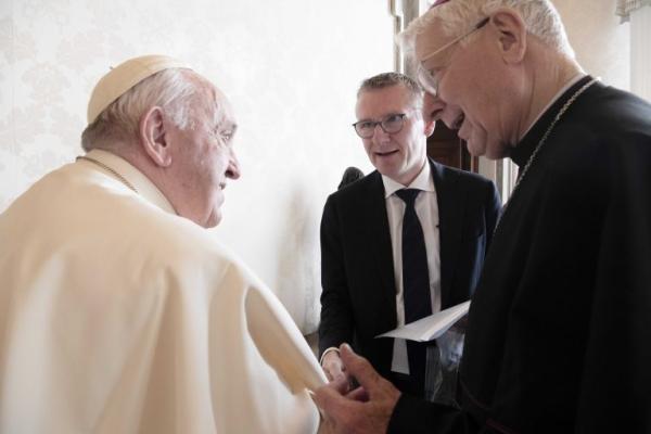 Đức Phanxicô Trả Lời Phỏng Vấn Của Emmanuel Van Lierde: Giáo Hội Luôn Trẻ Hóa Mà Không Mất Đi Sự Khôn Ngoan Ngàn Đời Của Mình