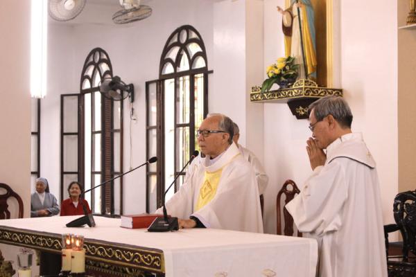 Đại Chủng Viện Huế: Thánh Lễ Mừng 48 Năm Hồng Ân Linh Mục  Của Cha Giáo Phêrô Nguyễn Thiên Cung