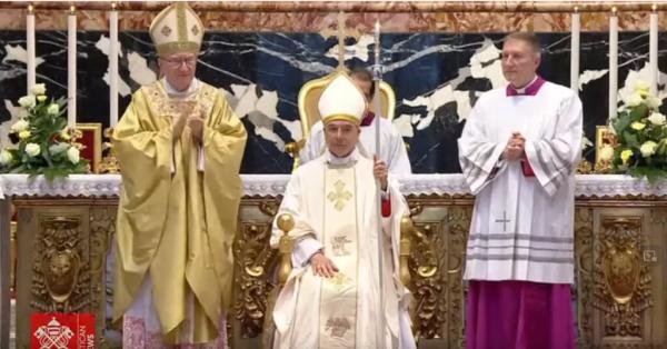 ĐHY Parolin : « Giám Mục Hy Sinh Mạng Sống Vì Đoàn Chiên »