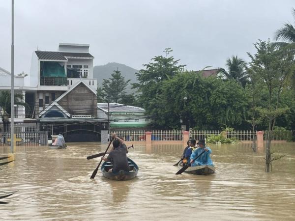 Nha Trang: Hình Ảnh Lũ Lụt Tại Hội Dòng Khiết Tâm Đức Mẹ Và Giáo Xứ Chợ Mới