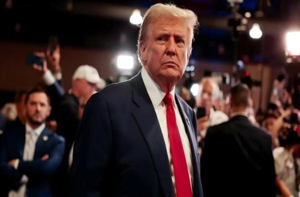 Khi Chính Trị Chìm Ngập Trong Sự Khích Động