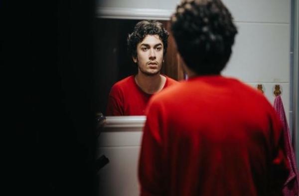 Biến Sự Tự Phê Thành Công Cụ Để Tiến Bộ