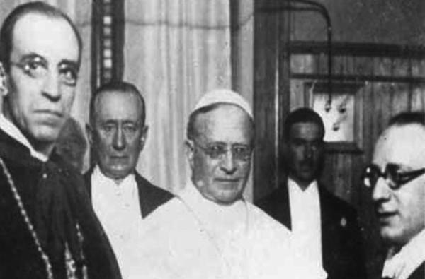 Khi ĐHY Eugenio Pacelli Bênh Vực Vị Hồng Y Chỉ Trích Hitler