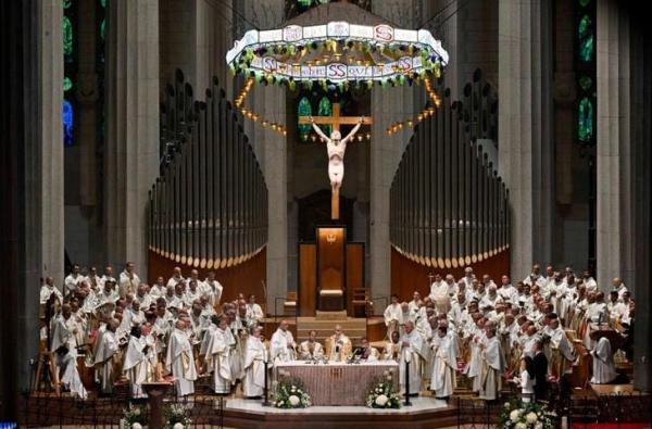 Tại Thánh Đường Sagrada Família, Đức Lêô Nhắc Nhở Rằng “Tất Cả Chúng Ta Đều Là Những Viên Đá Sống”