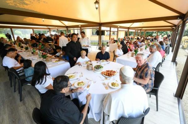 Đức Lêô XIV Sẽ Dùng Bữa Trưa Cùng 200 Người Nghèo Tại Castel Gandolfo